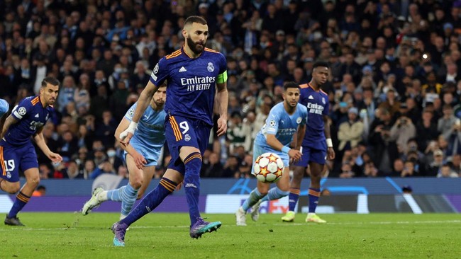 Karim Benzema bersinar di tengah penampilan buruk para pemain belakang yang 'membunuh' Real Madrid usai kalah 3-4 dari Manchester City di Liga Champions.