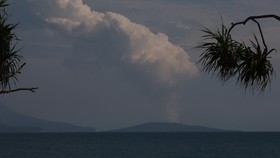 Gunung Anak Krakatau Erupsi Setinggi 1.000 Meter