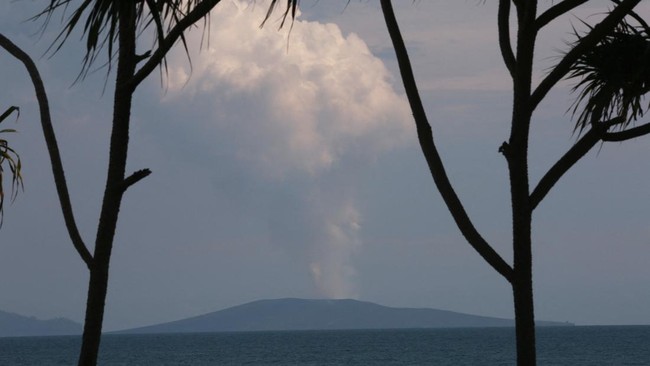 Keadaan Gunung Anak Krakatau Menurun, Status Siaga Dihentikan