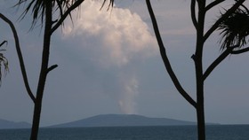 Gunung Anak Krakatau Erupsi Empat Kali Sejak Jumat Siang