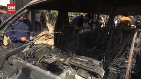 VIDEO: Aksi Bom Bunuh Diri Di Karachi. 4 Orang Tewas, Pelaku Perempuan