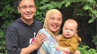 <p>Tika dan Dimas menikah pada 7 Agustus 2016, Bunda. Pada 8 Februari, Tika melahirkan anak pertamanya yang diberi nama Kalam Mahardika Jusuf atau yang akrab disapa Jusuf. (Foto: Instagram @tikabravani)</p>