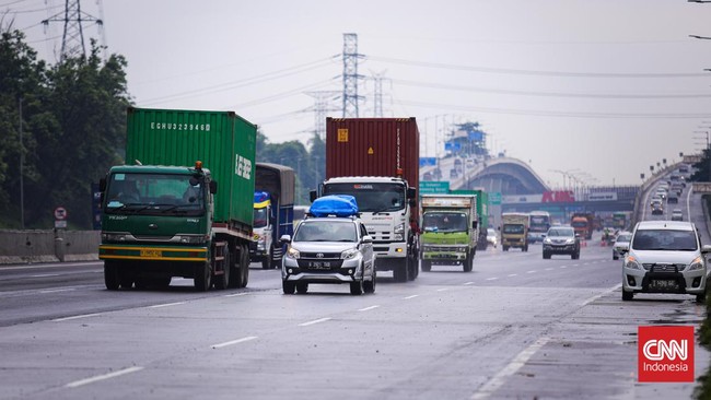 Selama arus mudik dan balik Natal serta Tahun Baru kendaraan penumpang menjadi prioritas sedangkan pergerakan mobil barang dibatasi.