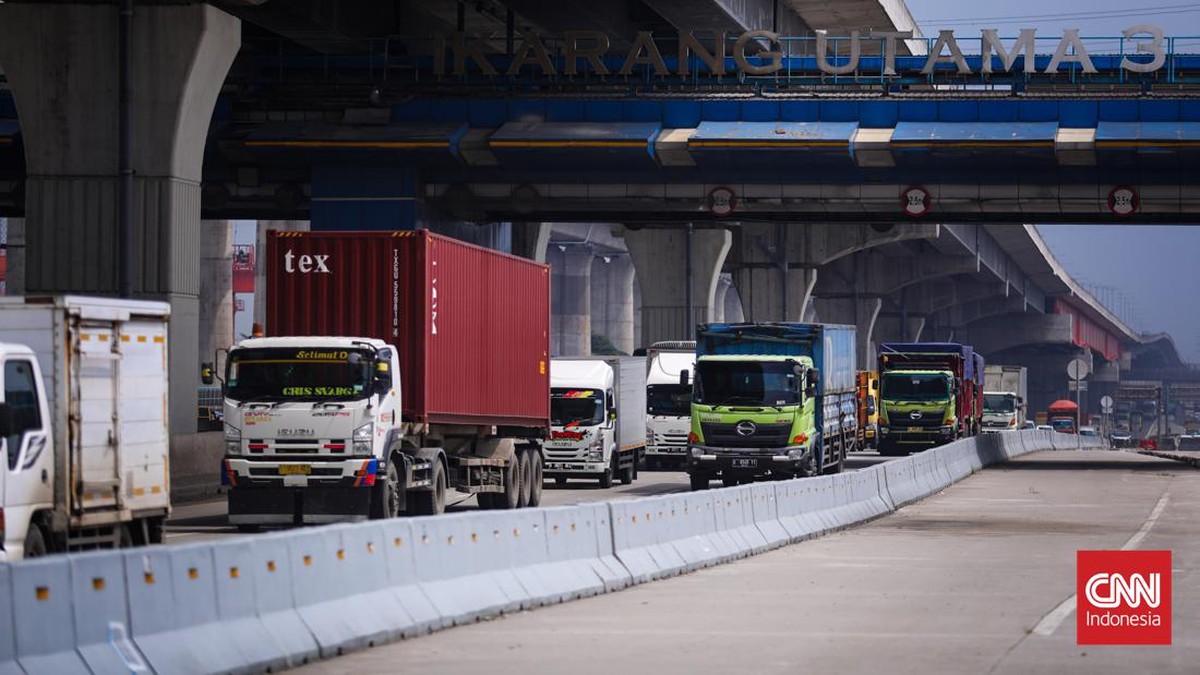 FOTO: Truk Dilarang Melintasi Jalan Tol dan Non-Tol saat Mudik Lebaran