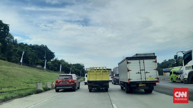 Pemerintah memperpanjang pembatasan operasional truk angkut barang hingga 28 April 2023 pukul 24.00.