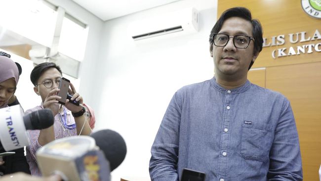 Berikut profil Andre Taulany beserta perjalanan kariernya mulai dari musisi, aktor, komedian, hingga pembawa acara di televisi.