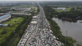 6 Titik Tol Cikampek Alami Kepadatan Kendaraan Jelang Sore