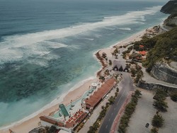 Beach Club di Bali Punya Konsep Pool Party Baru, Menyala Dalam Gelap