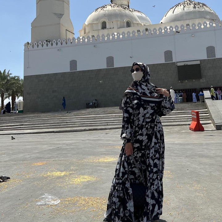 <p>Beberapa masjid yang mereka kunjungi antara lain Masjid Nabawi dan Masjid Quba. (Foto: Instagram @desyratnasariterdepan)</p>