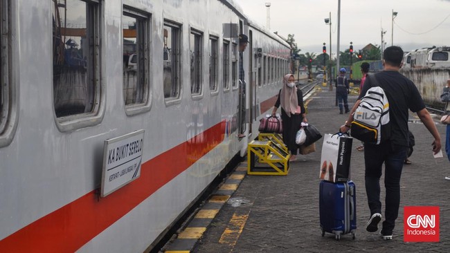 PT KAI (Persero) menjual tiket kereta api (KA) angkutan Lebaran 1444 H mulai 26 Februari 2023 mendatang.