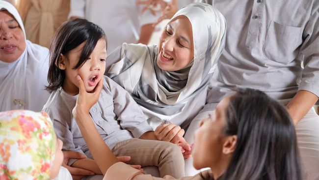 Perayaan Idulfitri tidak lepas dari tradisi halal bihalal. Berikut sejarah halal bihalal.