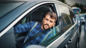 5 Cara Mengatasi Stres saat Macet Mudik, Coba Pura-pura Tersenyum