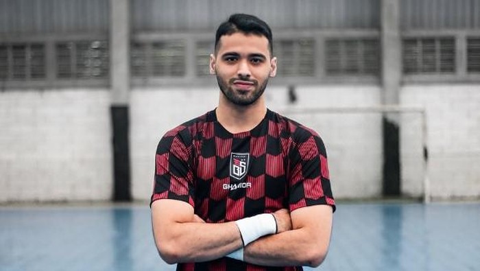 Intip Gaya Sporty Muhammad Albagir, Kiper Futsal Ganteng yang Mengharumkan Nama Indonesia di AFF 2022!