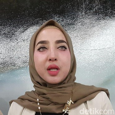 Ditinggal Haji Lulung, Ricka Debby Siap Buka Hati untuk Pria Lain