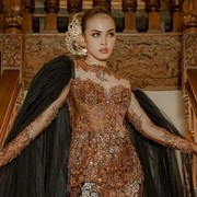 Nggak Disangka, 6 Pakaian Adat dari Indonesia Ini Ternyata Telah Mendunia Lho!