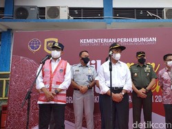 Momen Menko PMK Lepas Peserta Mudik di Depok dengan Selawatan