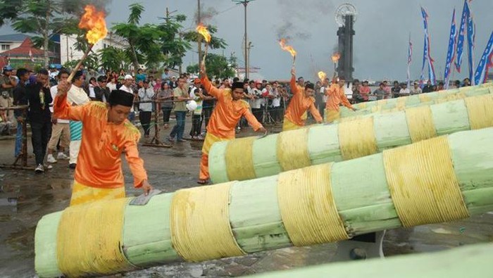 5 Tradisi Malam Takbiran Berbagai Kota dari Sumatera sampai Papua, Cek Ada Daerahmu Beauties?