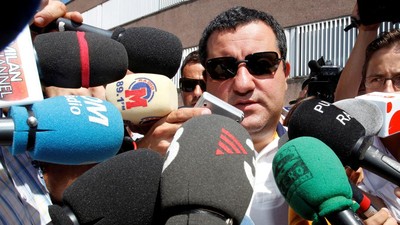 img-title Mino Raiola Bantah Kabar Meninggal Dunia