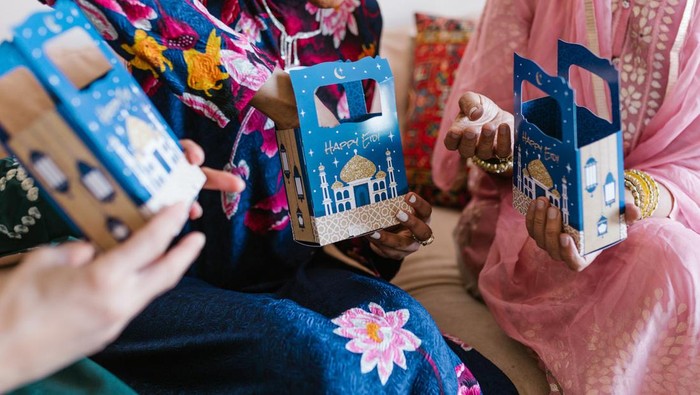 Saat Halalbihalal, ini 3 Alasan Kenapa Kamu Sebaiknya Tidak Lontarkan Komentar Asal yang Berisiko Menyakiti Orang Lain