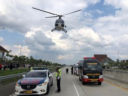 Lindungi Pemudik, Polda Simulasi Evakuasi Udara Pakai Helikopter