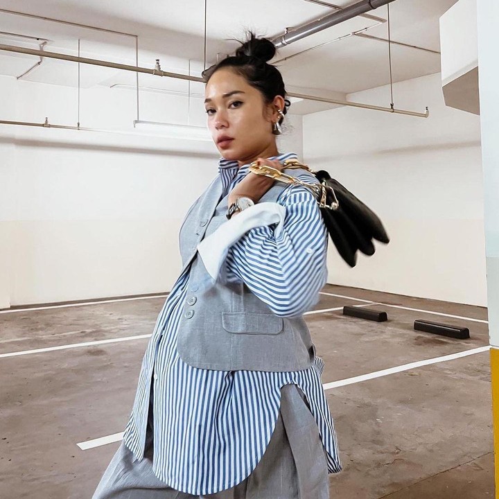 <p>Tak hanya sebagai seorang selebgrram, Ayla Dimitri ternyata adalah seorang fashion editor, fashion stylist, dan content creator, lho. Pantas saja OOTD-nya selalu dijadikan referensi oleh kaum muda, nih. (Foto: Instagram: @ayladimitri)</p>