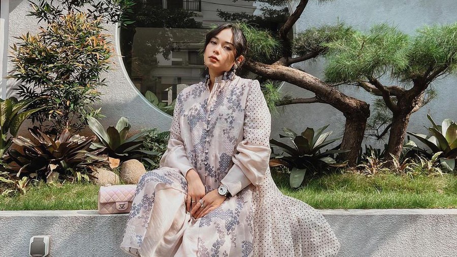 Potret Ayla Dimitri Tetap Kece Meski Hamil Besar