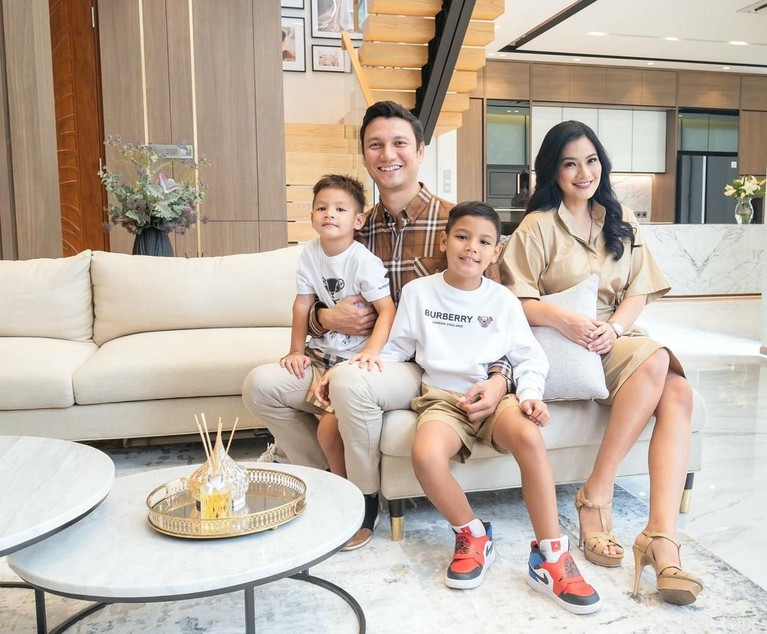 Rumah Titi Kamal dan Christian Sugiono Rumah Titi Kamal dan Christian Sugiono