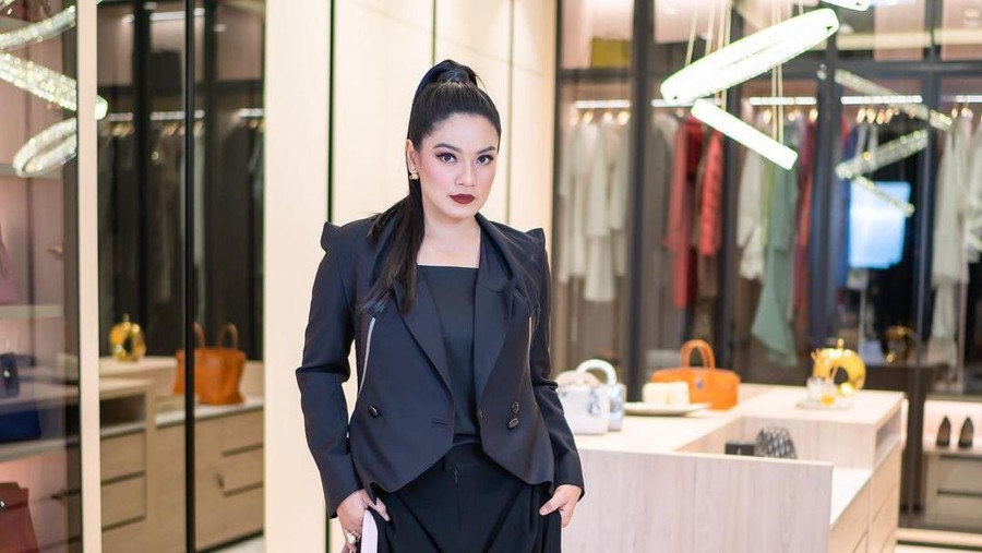 Rumah Titi Kamal dan Christian Sugiono