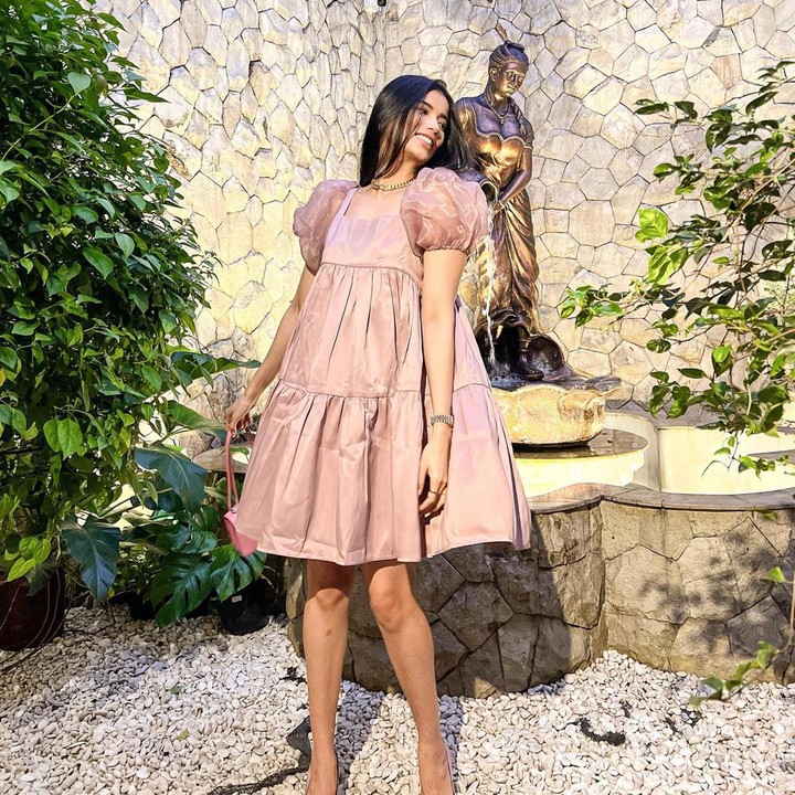 <p>Sabrina Chairunnisa yang menyukai drama Korea juga gemar mengenakan busana bergaya<em> Korean-look.</em> Intip saja potretnya dengan<em> puffy dress</em> yang elegan. (Foto: Instagram @sabrinachairunnisa_)</p>