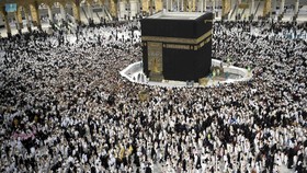 Jemaah Umrah Kini Bisa Tawaf Pakai Mobil Golf di Masjidil Haram