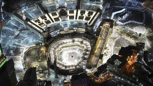 Eks imam Masjidil Haram, Sheikh Saleh Al-Thalib, menjadi sorotan usai dibui, diduga karena khotbah mengkritik kebijakan pemerintah Arab Saudi.