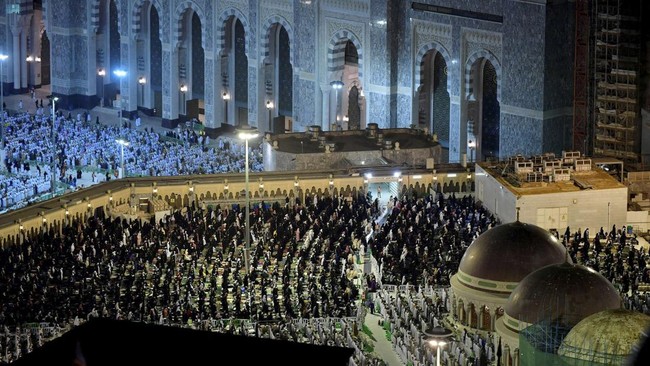 Imam Masjidil Haram, Mekkah, menjadi sorotan setelah Arab Saudi memvonis penjara salah satunya, Sheikh Saleh al-Thalib, 10 tahun penjara. Siapa saja mereka?