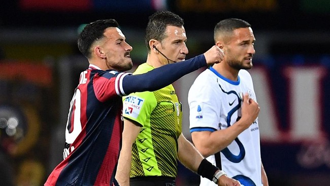 Inter Milan kalah 1-2 dari Bologna pada laga tunda pekan ke-20 Liga Italia di Stadion Renato Dall'Ara, Kamis (28/4) dini hari WIB.