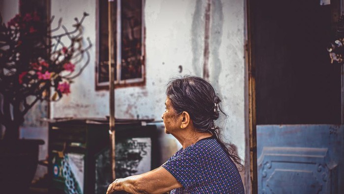 Hindari Penyesalan, Ini 4 Cara Cerdas Hidup Tenang di Usia Tua yang Bisa Kamu Lakukan Sejak Muda, Pasti Bisa!