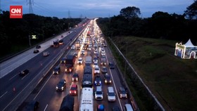 VIDEO: Momen Kemacetan Arus Mudik DI Tol Cikampek Kamis Pagi
