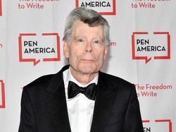 Greta Gerwig Tak Masuk Nominasi Oscar, Stephen King Protes
