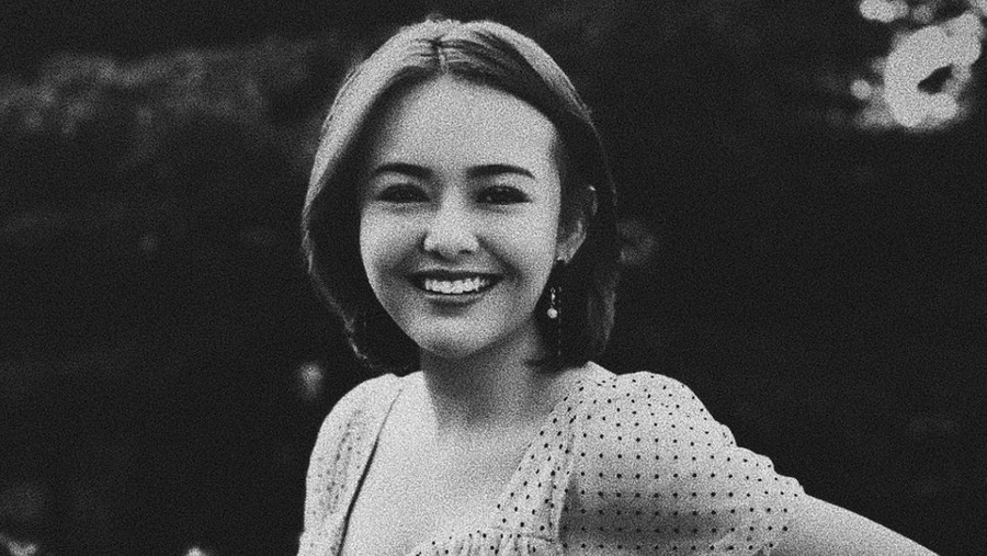 10 Keseruan Amanda Manopo Saat Kulineran, Ada Momen Gendong Kerupuk! 10 Keseruan Amanda Manopo Saat Kulineran, Ada Momen Gendong Kerupuk!