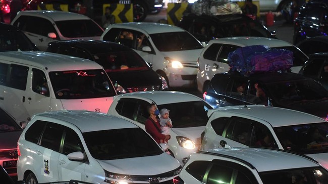 Polisi kembali mengingatkan bahwa tidak ada penjualan tiket penyeberangan kapal on the spot di pelabuhan, baik di Merak maupun Bakauheni.