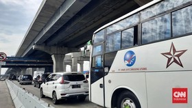 Tol Japek Cikarang Pusat-Karawang Barat Padat Merayap Pagi Ini