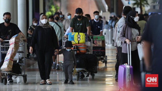 AP I mencatat jumlah penumpang di 15 bandara kelolaan mereka tembus 194.519 orang saat puncak arus balik pada Minggu (8/5), naik 70 persen dari lebaran 2021.