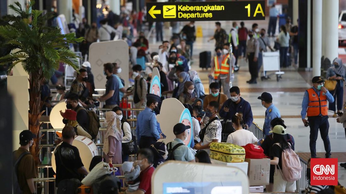 FOTO: Bandara Soetta Kian Dipadati Pemudik