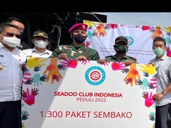 Selebgram Edy Effendi Gelar Bakti Sosial di Kepulauan Seribu