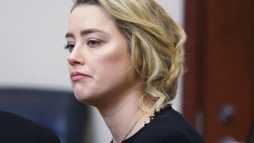 BERJANJI MENIKAHI AMBER HEARD