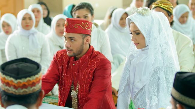 Review film Wedding Agreement menilai stigma kuno mengenai kodrat perempuan masih ditonjolkan dalam film ini.