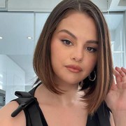 Tampil Beda Setelah Liburan, Berikut Inspirasi Warna Rambut Warm Tone yang Memukau