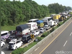 Polisi Buka Tutup Rest Area KM 125 Cipularang