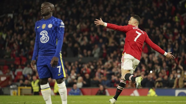 Warganet meributkan soal status Cristiano Ronaldo sebagai 'sumber penyakit' di Manchester United musim ini usai mencetak gol ke gawang Chelsea.
