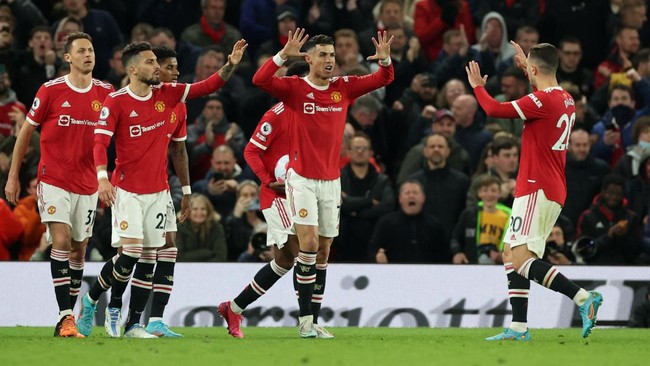 Cristiano Ronaldo 'Si Biang Masalah' kembali menjadi pembahasan seru netizen di media sosial setelah Manchester United bermain imbang 1-1 melawan Chelsea.