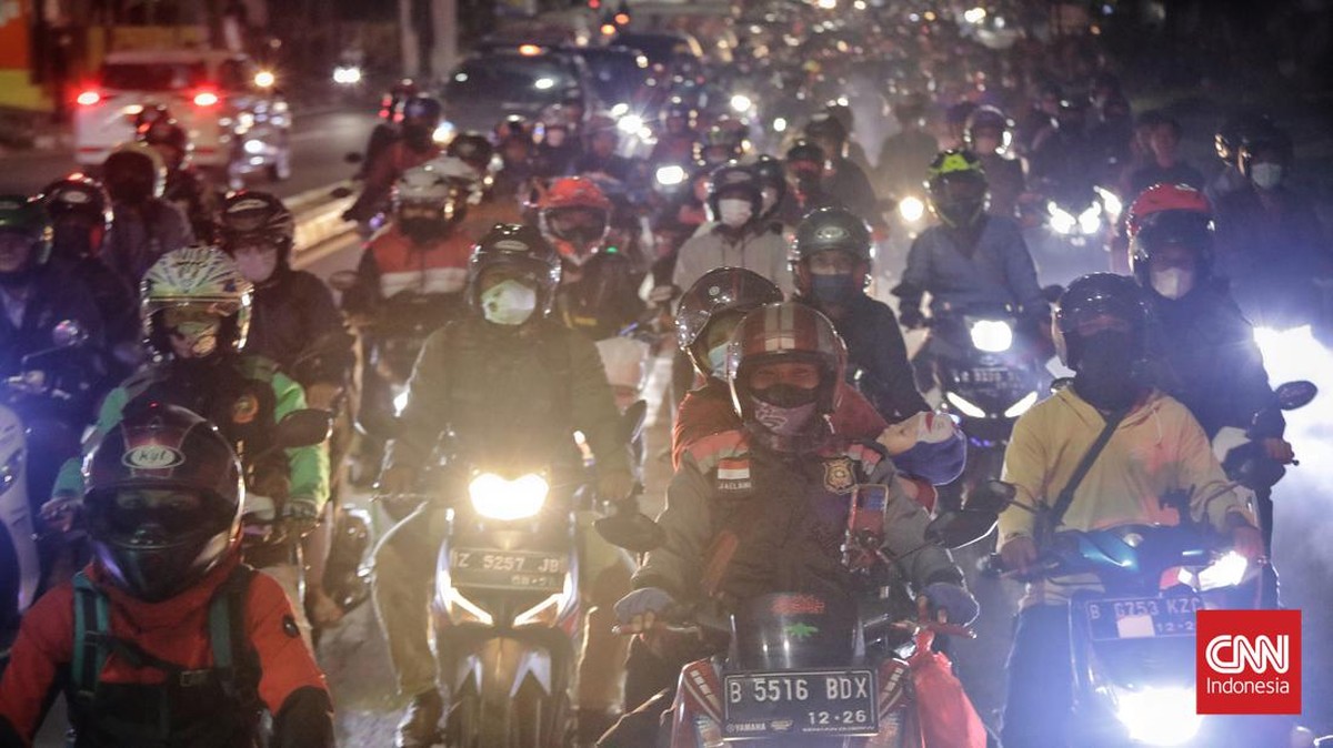 FOTO: Deru Motor Pemudik Tinggalkan Ibu Kota
