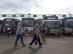 Pemudik Sempat Menumpuk, Bus Masuk ke Terminal Bekasi Kembali Normal